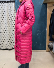 Carica l&#39;immagine nel visualizzatore di Gallery, Piumino Lungo Ecologico Appoggiato Fucsia Taglia 42
