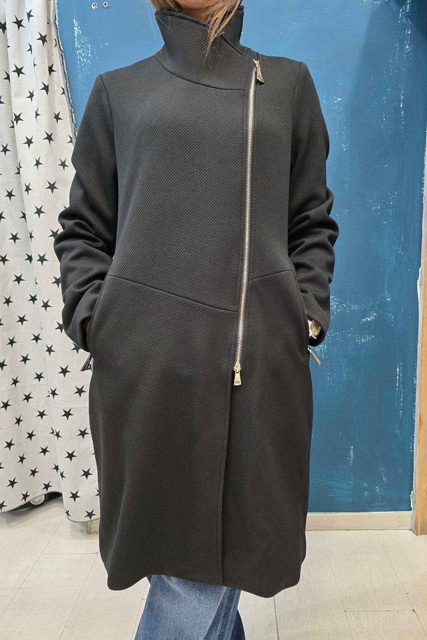 Cappotto Lungo Pannetto Nero Zip Laterale Appoggiato