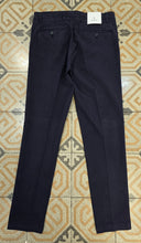 Carica l&#39;immagine nel visualizzatore di Gallery, Pantalone Chinos Cotone Regular Fit Nero
