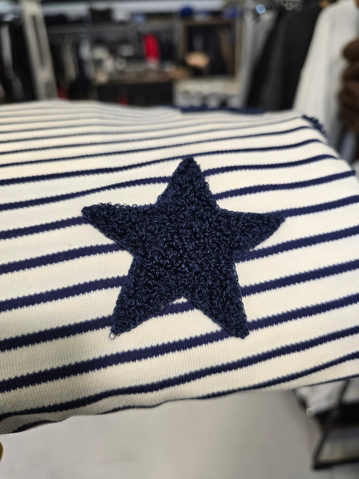 Felpa Rigata Scollo Barca Stelle Ricamate