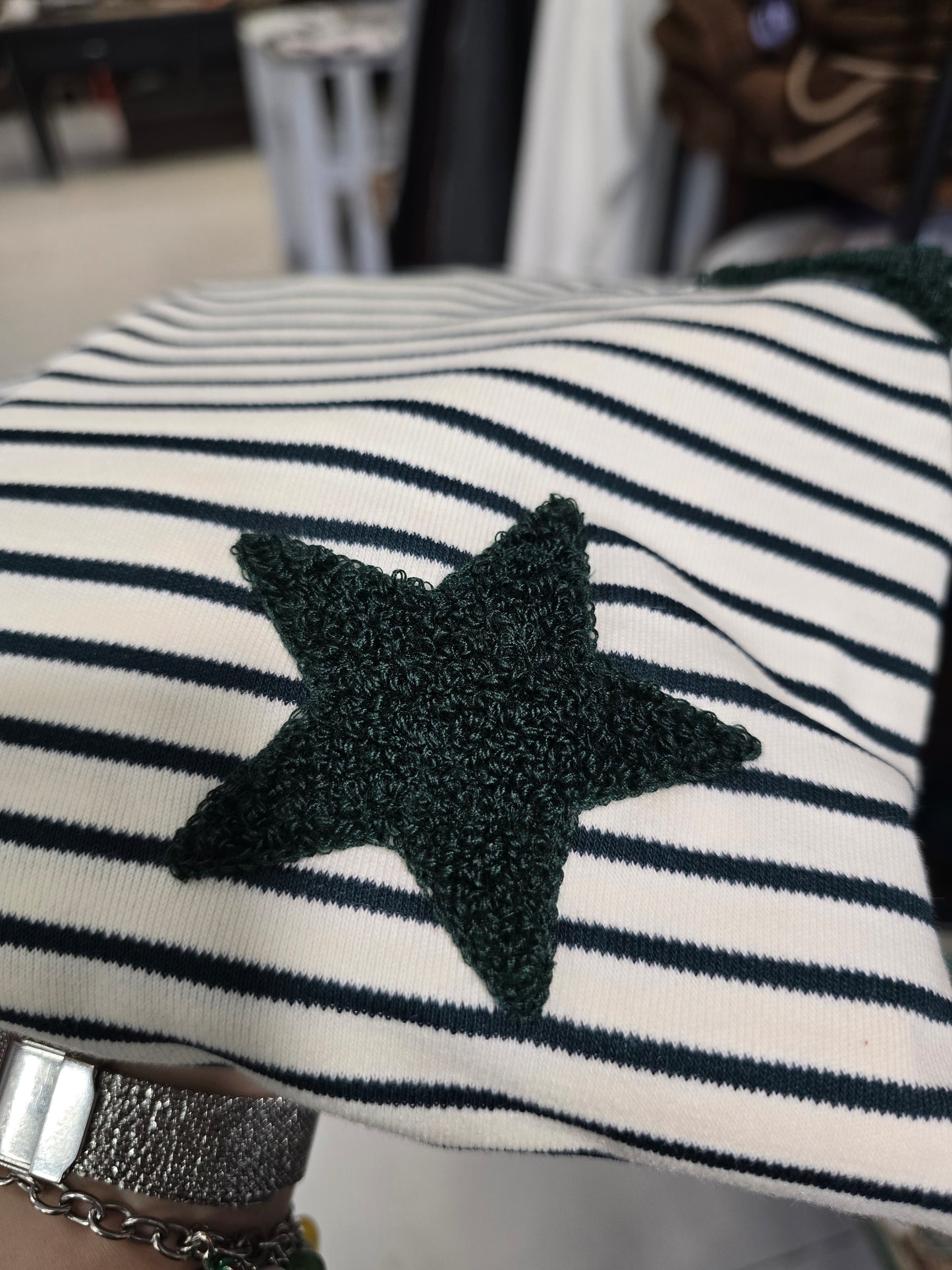 Felpa Rigata Scollo Barca Stelle Ricamate