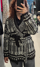 Carica l&#39;immagine nel visualizzatore di Gallery, Cardigan Sfrangiato Geometrico Cintura Doppio Filato
