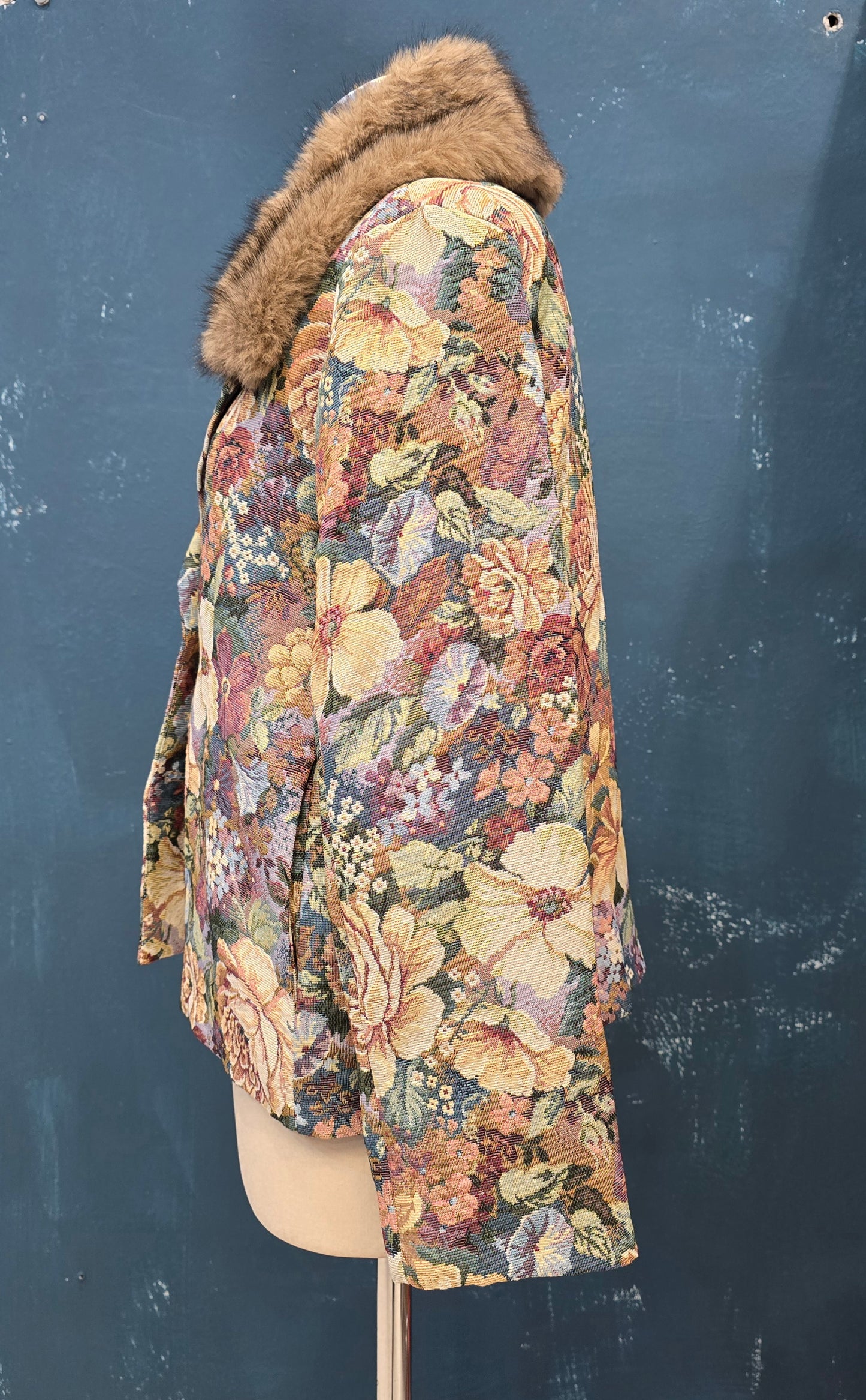 Cappotto Corto Broccato Floreale Collo Ecopelliccia