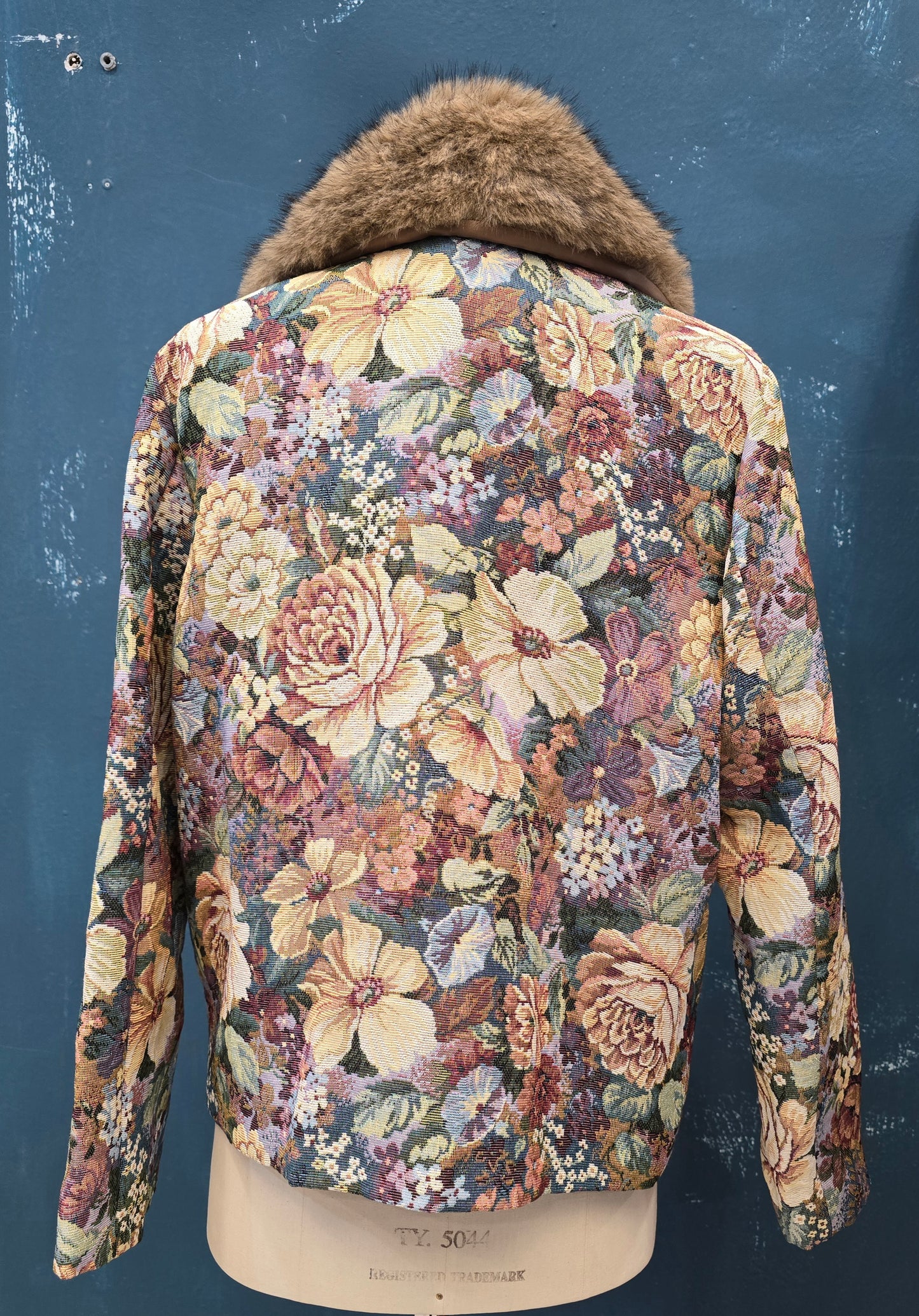 Cappotto Corto Broccato Floreale Collo Ecopelliccia