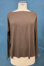 Carica l&#39;immagine nel visualizzatore di Gallery, T-Shirt Kimono Viscosa Barchetta Laser Cut
