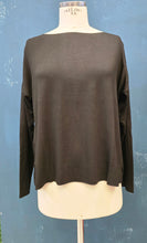 Carica l&#39;immagine nel visualizzatore di Gallery, T-Shirt Kimono Viscosa Barchetta Laser Cut
