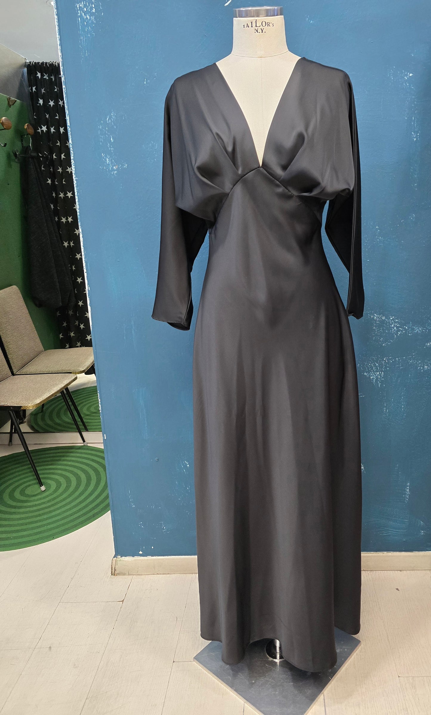 Abito Lungo Raso Scollo V Maniche 3/4