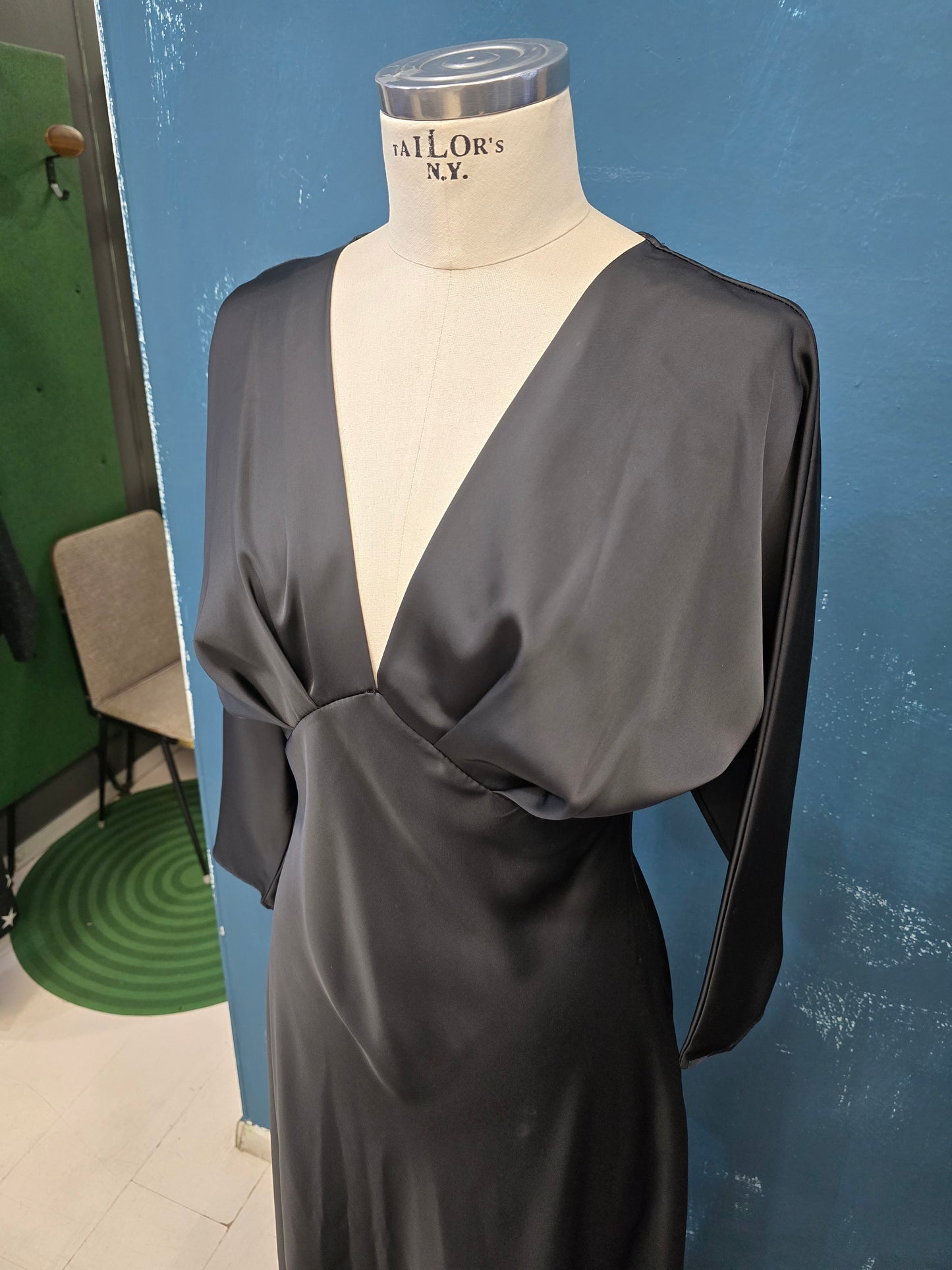 Abito Lungo Raso Scollo V Maniche 3/4