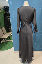 Carica l&#39;immagine nel visualizzatore di Gallery, Abito Lungo Raso Scollo V Maniche 3/4
