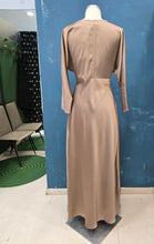 Carica l&#39;immagine nel visualizzatore di Gallery, Abito Lungo Raso Scollo V Maniche 3/4
