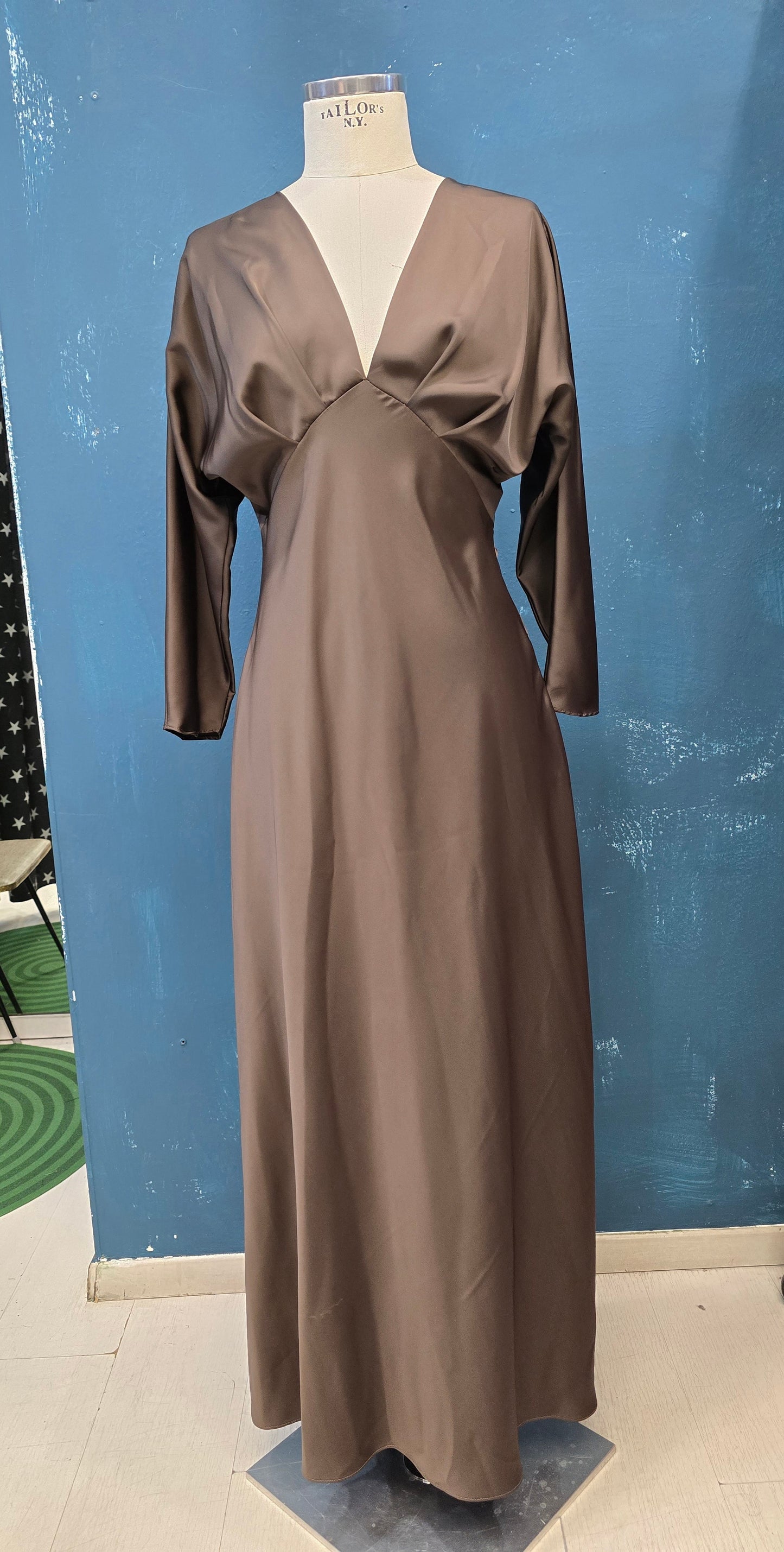 Abito Lungo Raso Scollo V Maniche 3/4