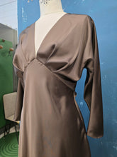 Carica l&#39;immagine nel visualizzatore di Gallery, Abito Lungo Raso Scollo V Maniche 3/4
