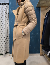 Carica l&#39;immagine nel visualizzatore di Gallery, Piumino Lungo Due Pezzi Gilet Panno
