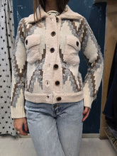 Carica l&#39;immagine nel visualizzatore di Gallery, Giubbotto Maglia Jacquard Abbottonato Colletto
