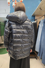 Carica l&#39;immagine nel visualizzatore di Gallery, Piumino Ecologico Over Cappuccio Removibile
