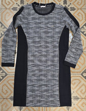 Carica l&#39;immagine nel visualizzatore di Gallery, Abito Paricollo Felpa Chanel Strass Taglia 42
