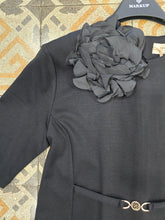 Carica l&#39;immagine nel visualizzatore di Gallery, Abito Punto Milano Spilla Fiore Paricollo
