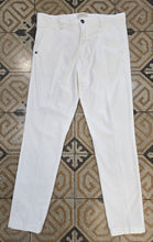 Carica l&#39;immagine nel visualizzatore di Gallery, Pantalone Velluto Millerighe Chinos Bianco
