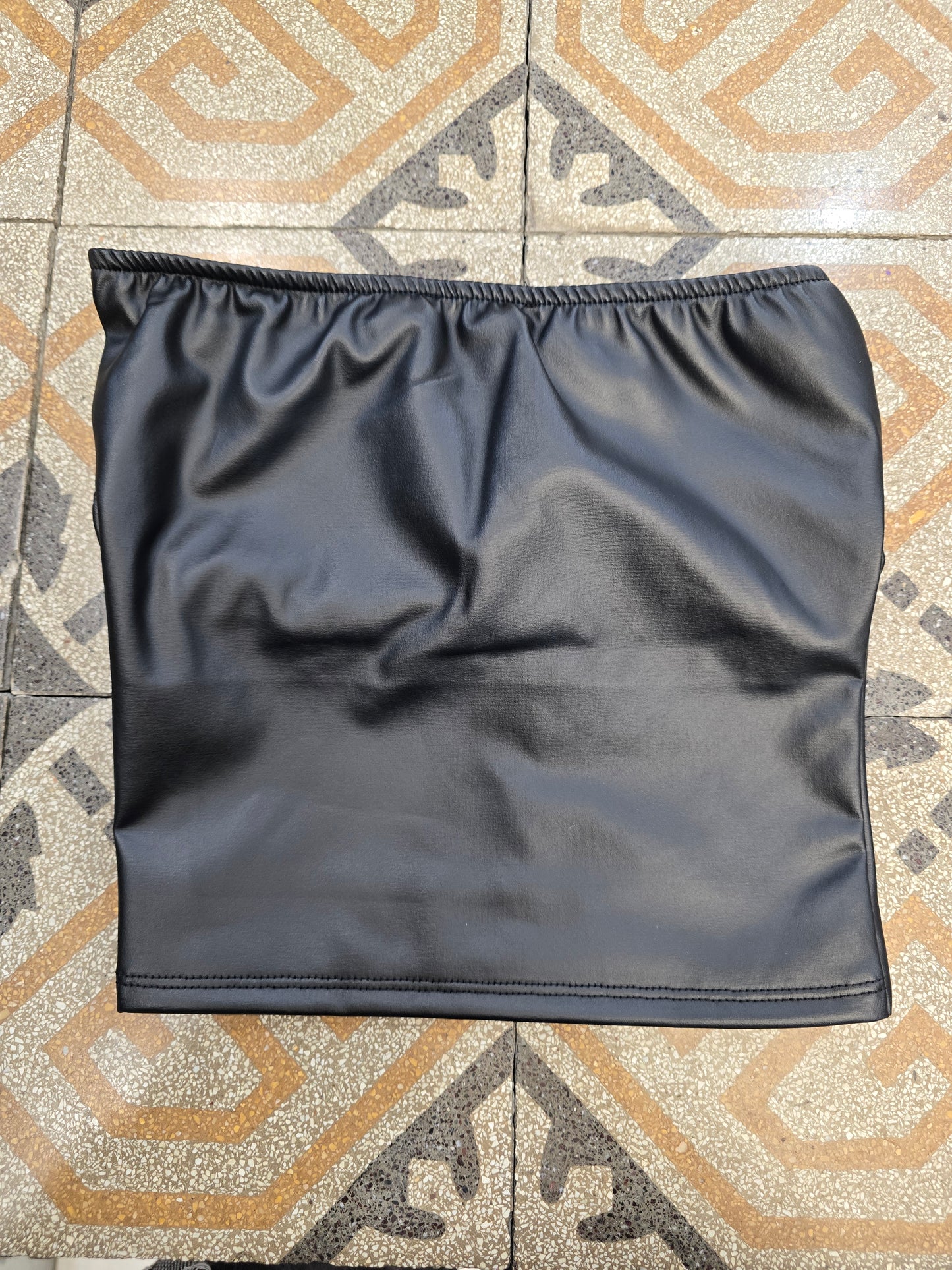 Top Fascia Ecopelle Nero Coppe Imbottite