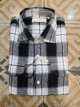Carica l&#39;immagine nel visualizzatore di Gallery, Camicia Flanella Quadrettoni Tasche Bianco Nero
