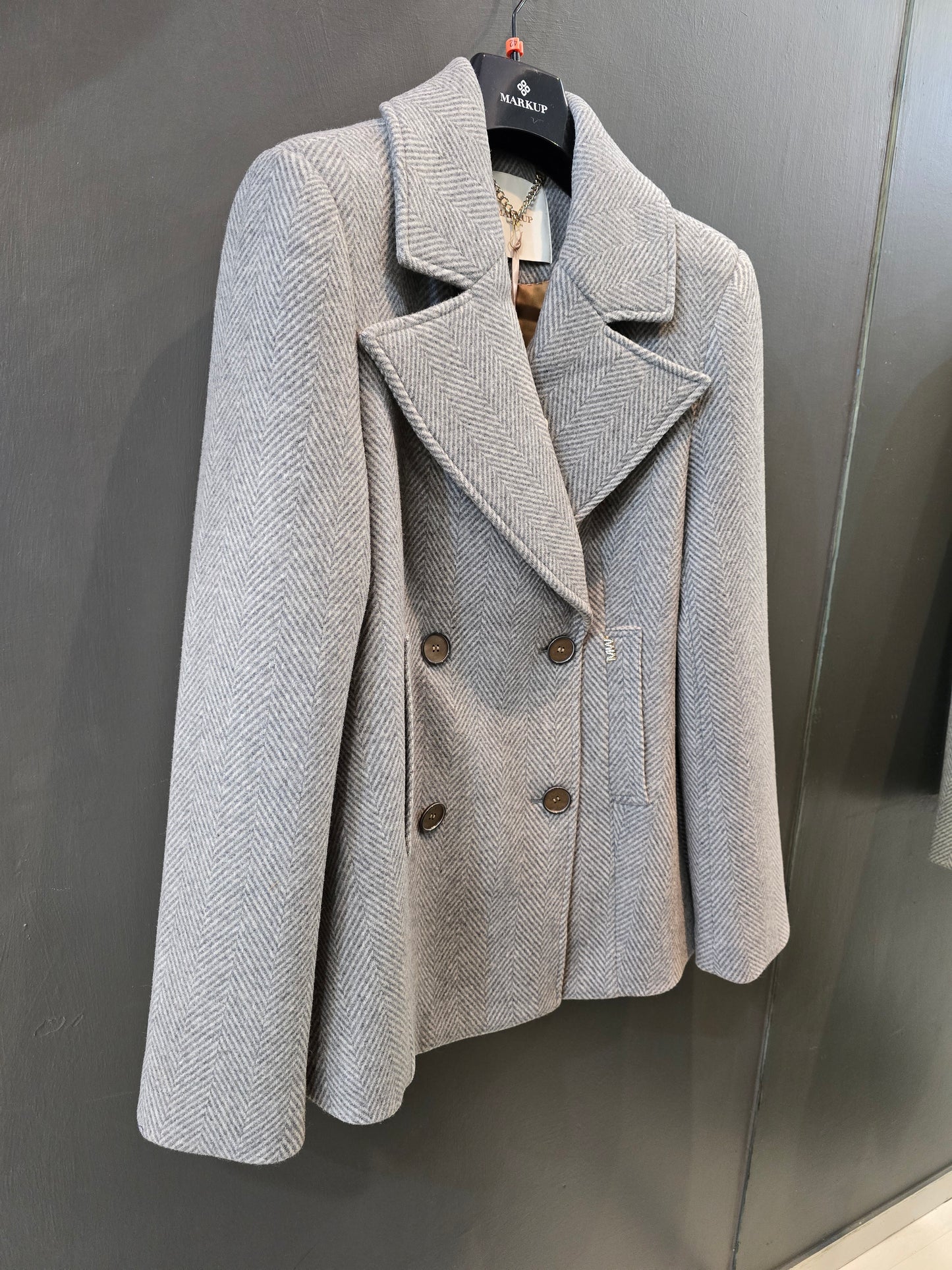 Cappotto Corto Doppiopetto Pannetto Spigato 50% Lana