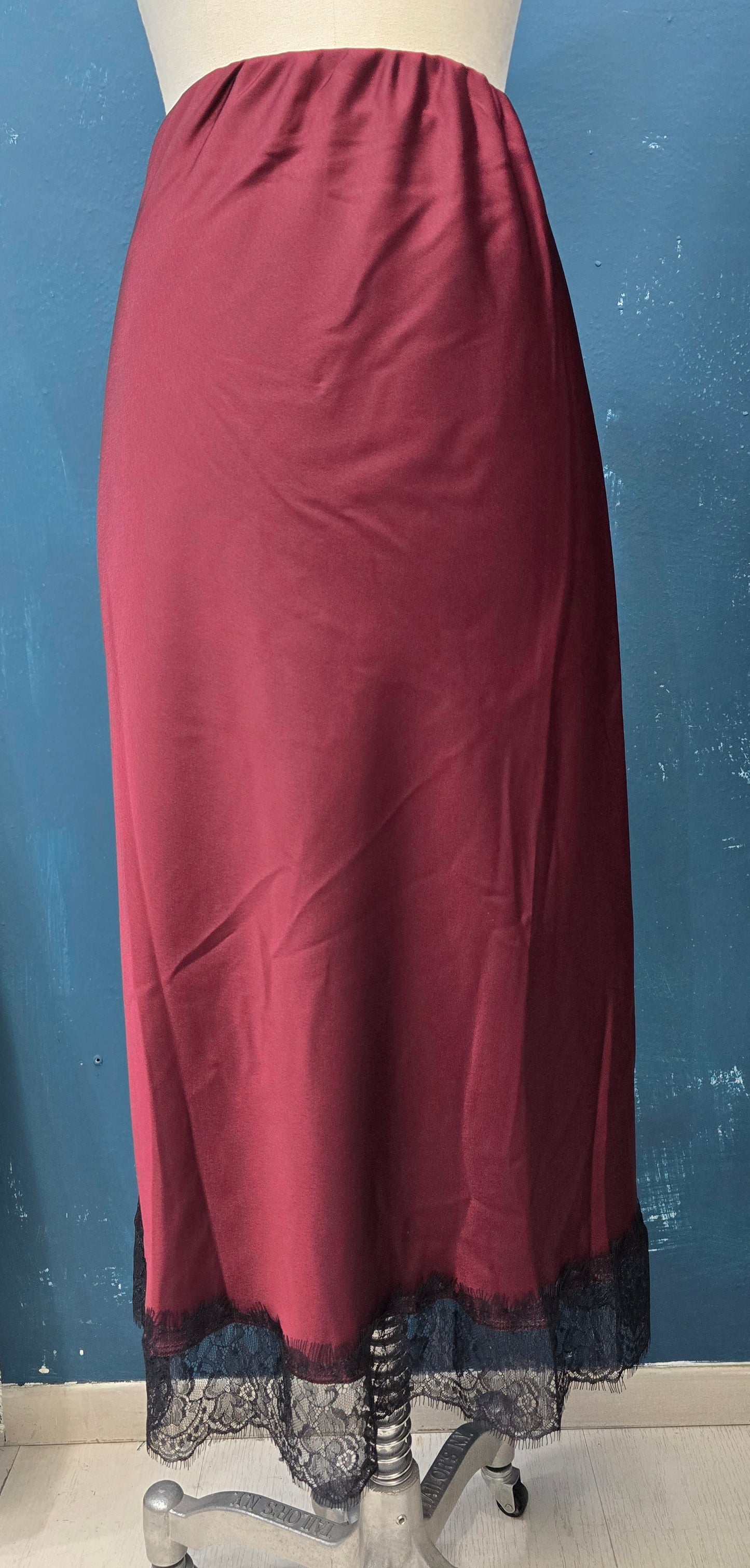 Gonna Raso Tinta Unita Pizzo Fondo Svasata