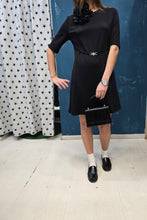 Carica l&#39;immagine nel visualizzatore di Gallery, Abito Punto Milano Spilla Fiore Paricollo
