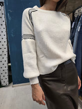 Carica l&#39;immagine nel visualizzatore di Gallery, Maglia Paricollo Costa Larga Manica Bombata Greca Bianca

