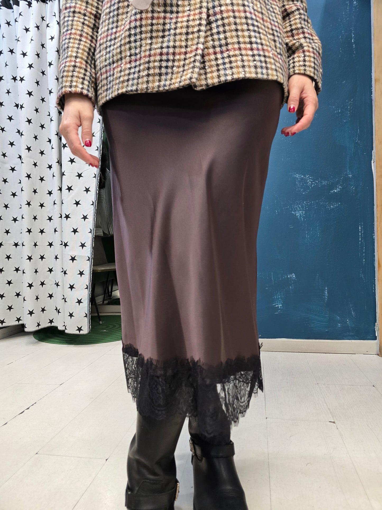 Gonna Raso Tinta Unita Pizzo Fondo Svasata