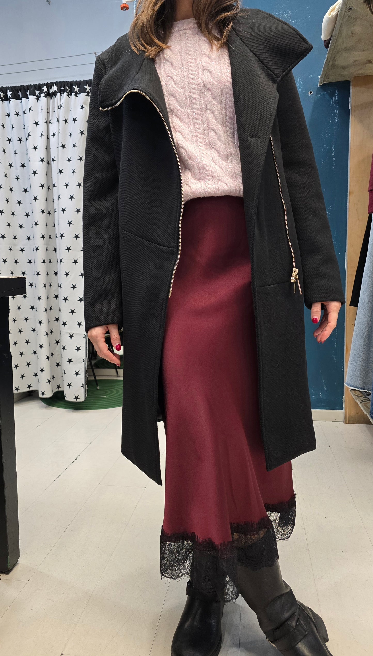 Cappotto Lungo Pannetto Nero Zip Laterale Appoggiato