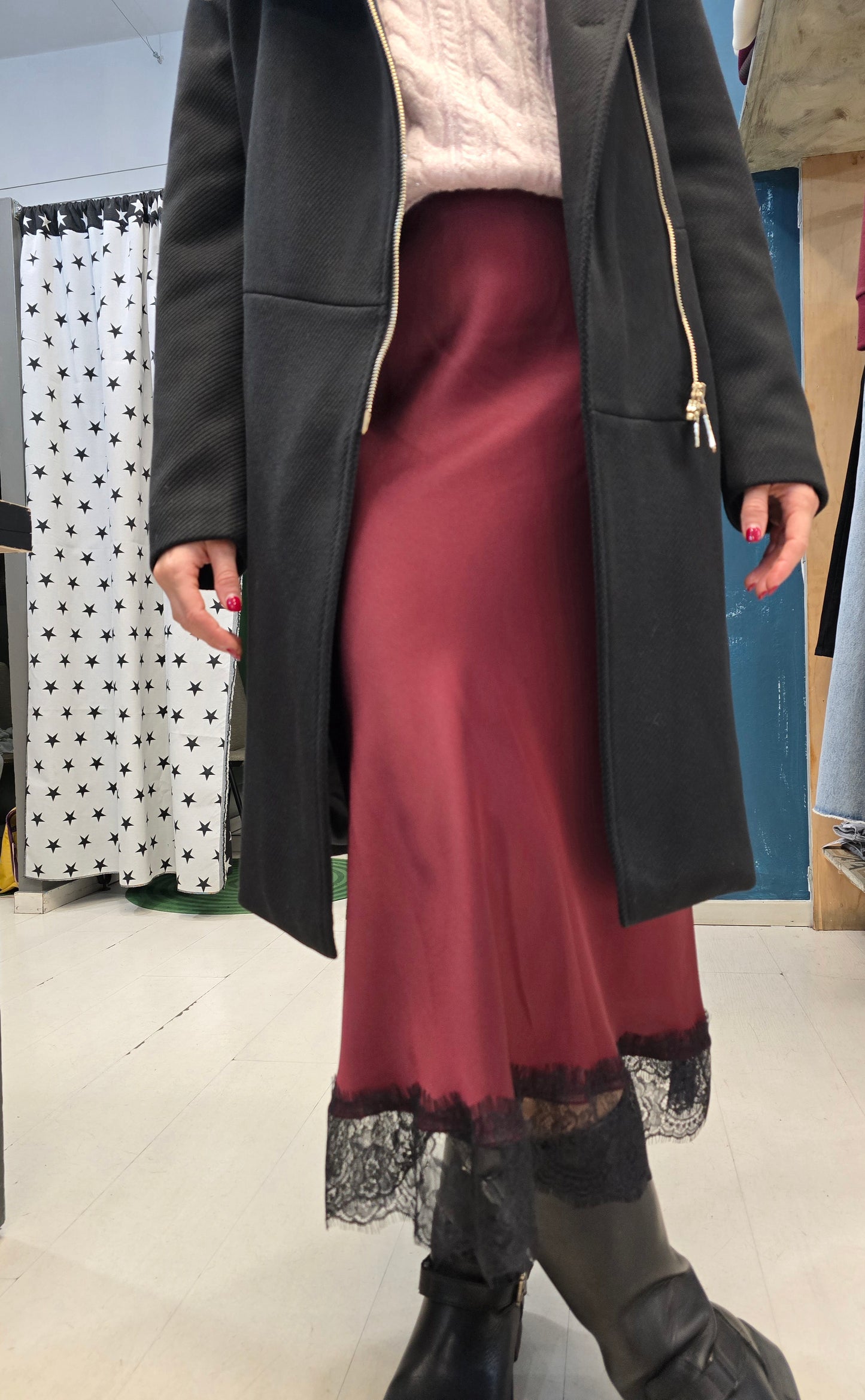 Cappotto Lungo Pannetto Nero Zip Laterale Appoggiato