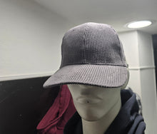 Carica l&#39;immagine nel visualizzatore di Gallery, Cappello Velluto Millerighe con Tesa
