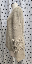 Carica l&#39;immagine nel visualizzatore di Gallery, Maglia Calda con Frange sulle Maniche
