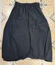 Carica l&#39;immagine nel visualizzatore di Gallery, Gonna Pantalone Araba Drappeggiata Nera
