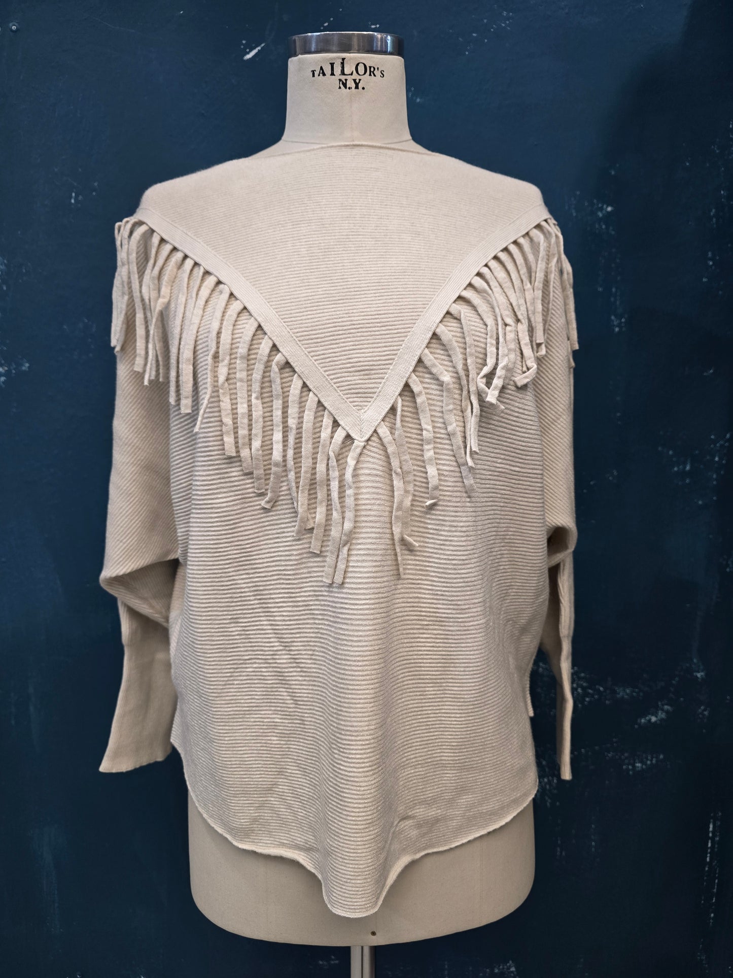 Maglia modello kimono dettaglio frange