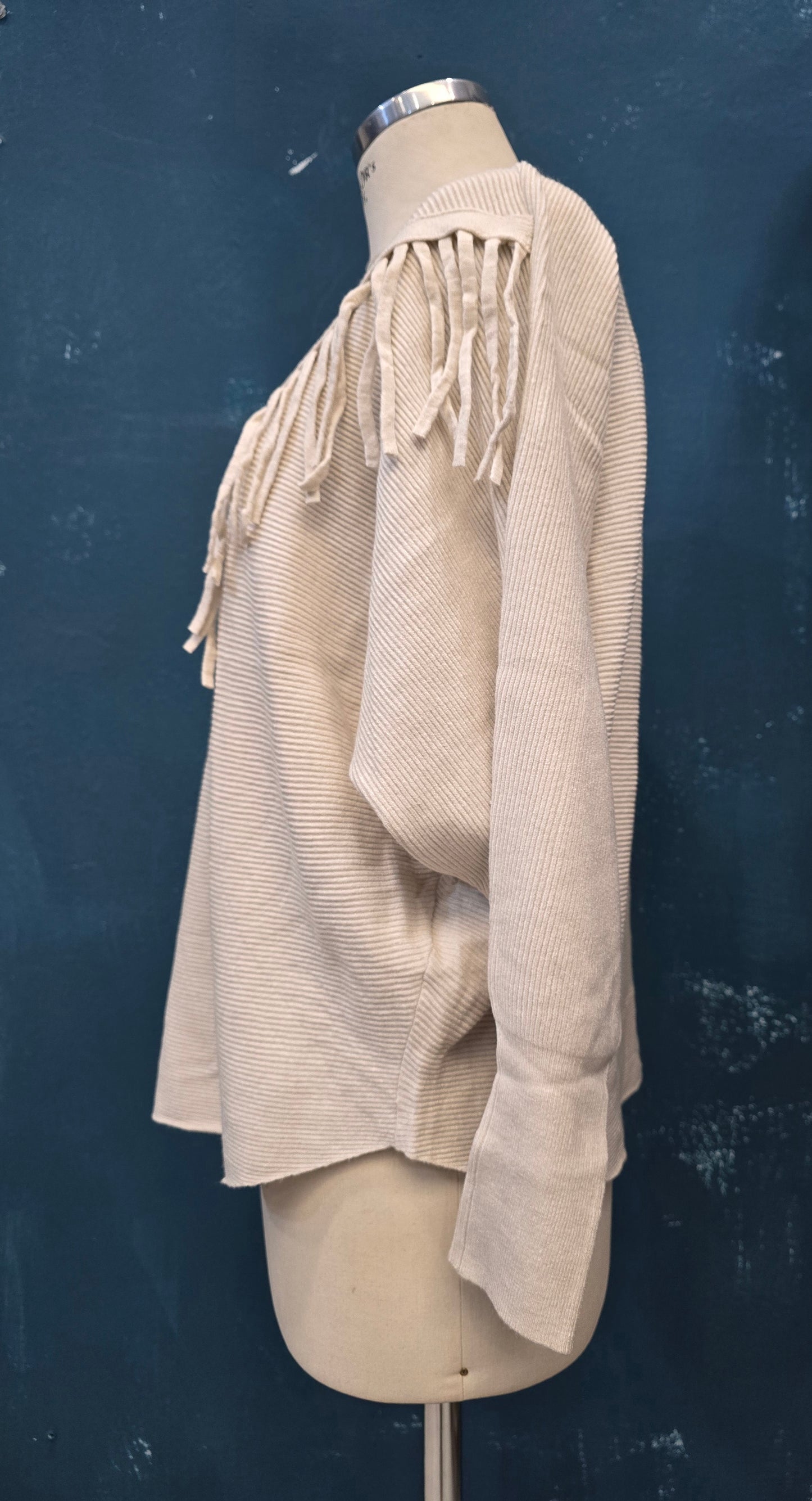 Maglia modello kimono dettaglio frange