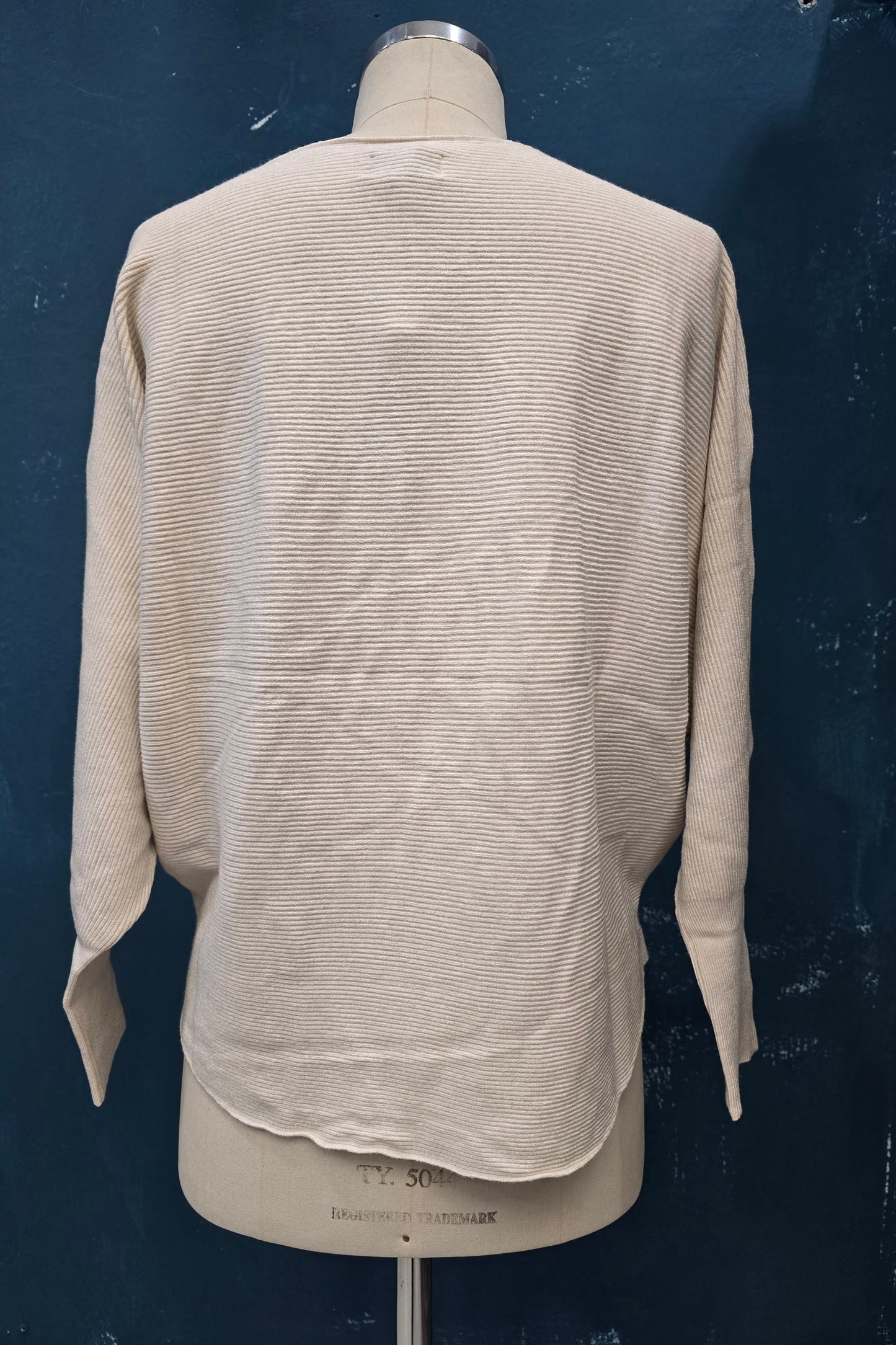 Maglia modello kimono dettaglio frange