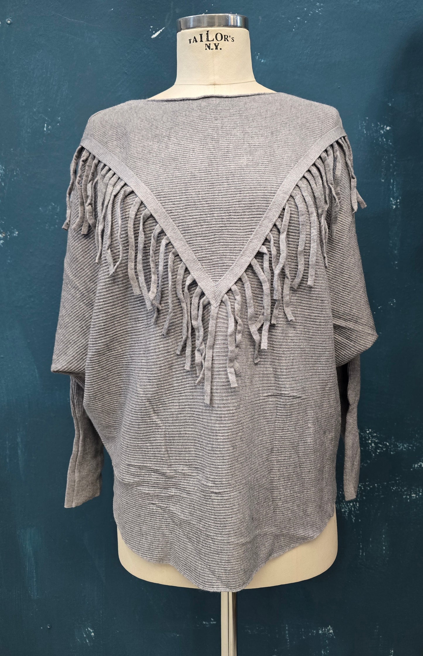 Maglia modello kimono dettaglio frange