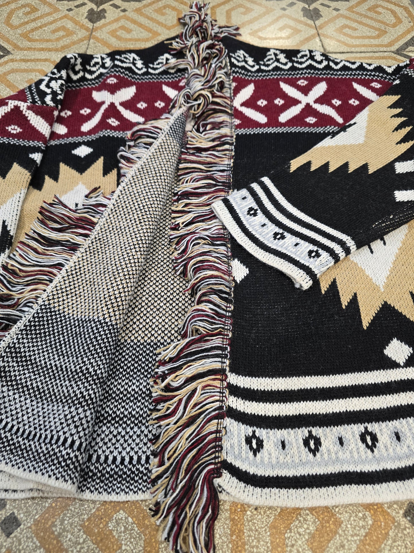 Cardigan Frange Fantasia Geometrica