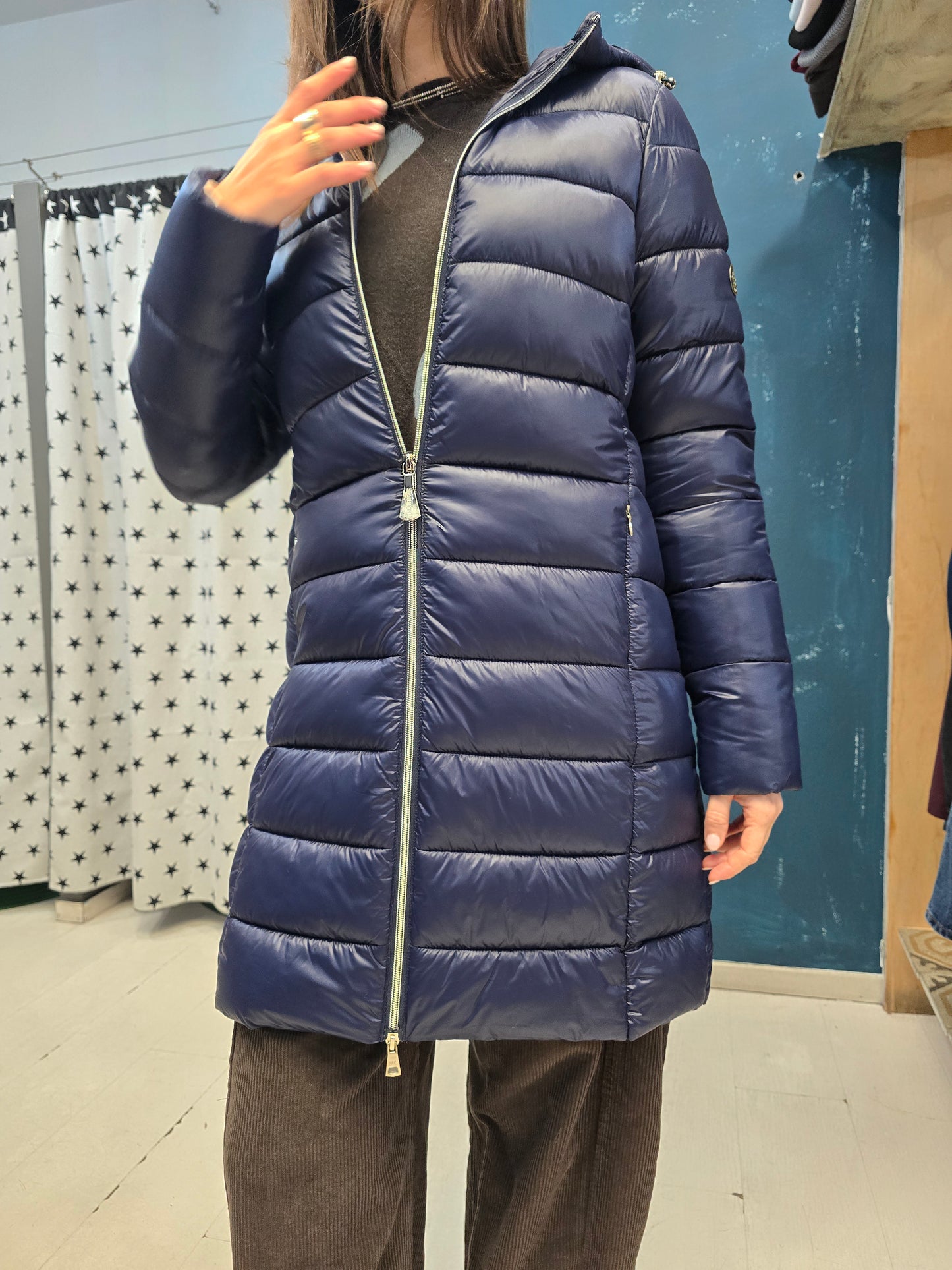 Piumino Ecologico Cappuccio Taglio Avvitato Ginocchio Zip Doppio Cursore