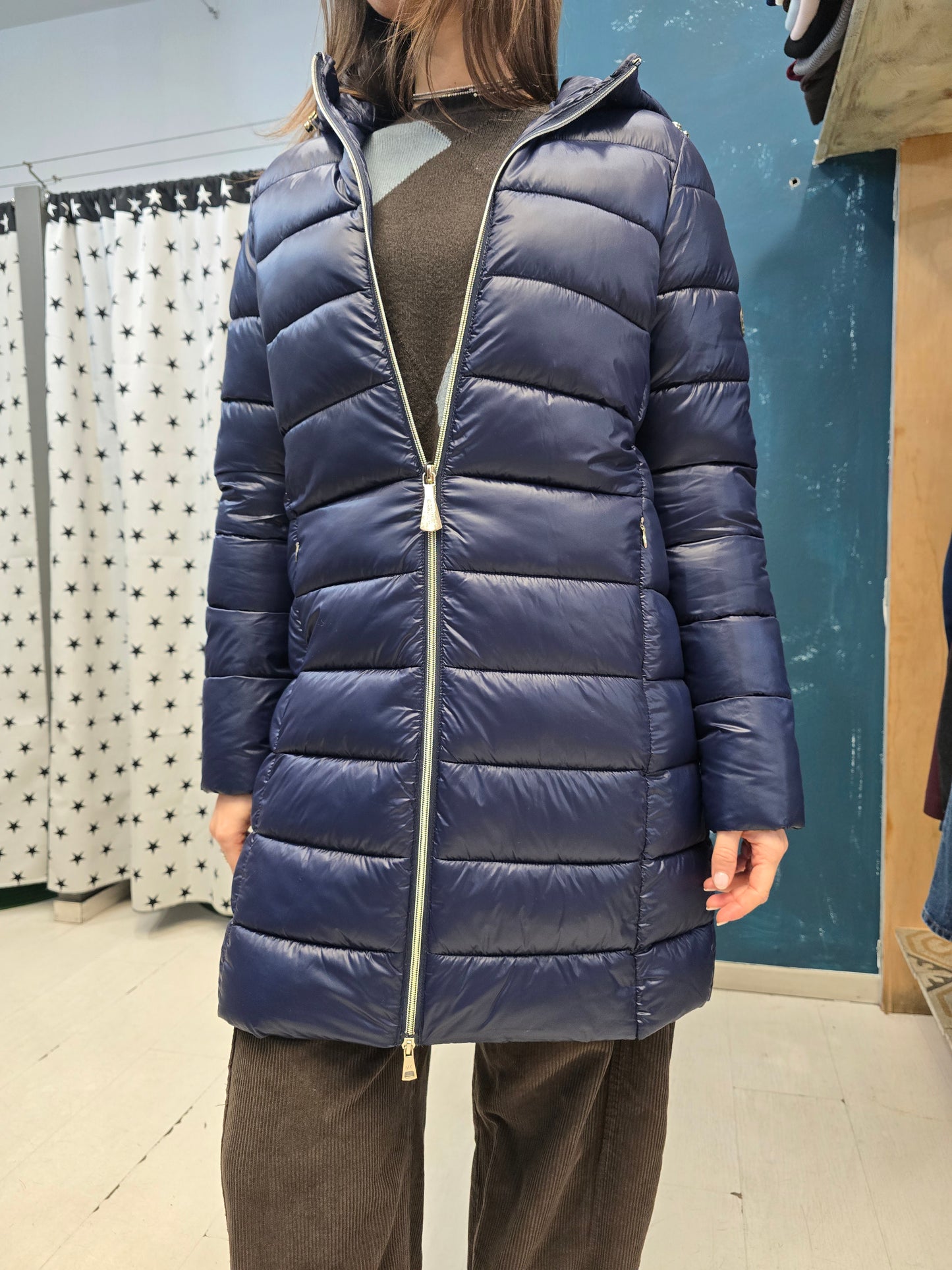 Piumino Ecologico Cappuccio Taglio Avvitato Ginocchio Zip Doppio Cursore