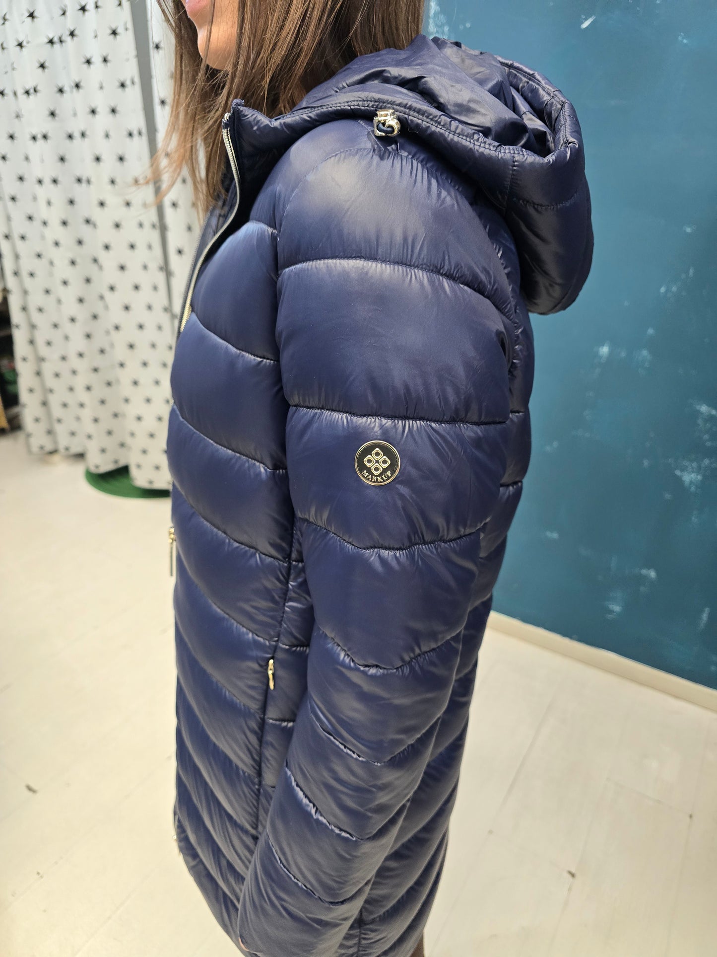 Piumino Ecologico Cappuccio Taglio Avvitato Ginocchio Zip Doppio Cursore