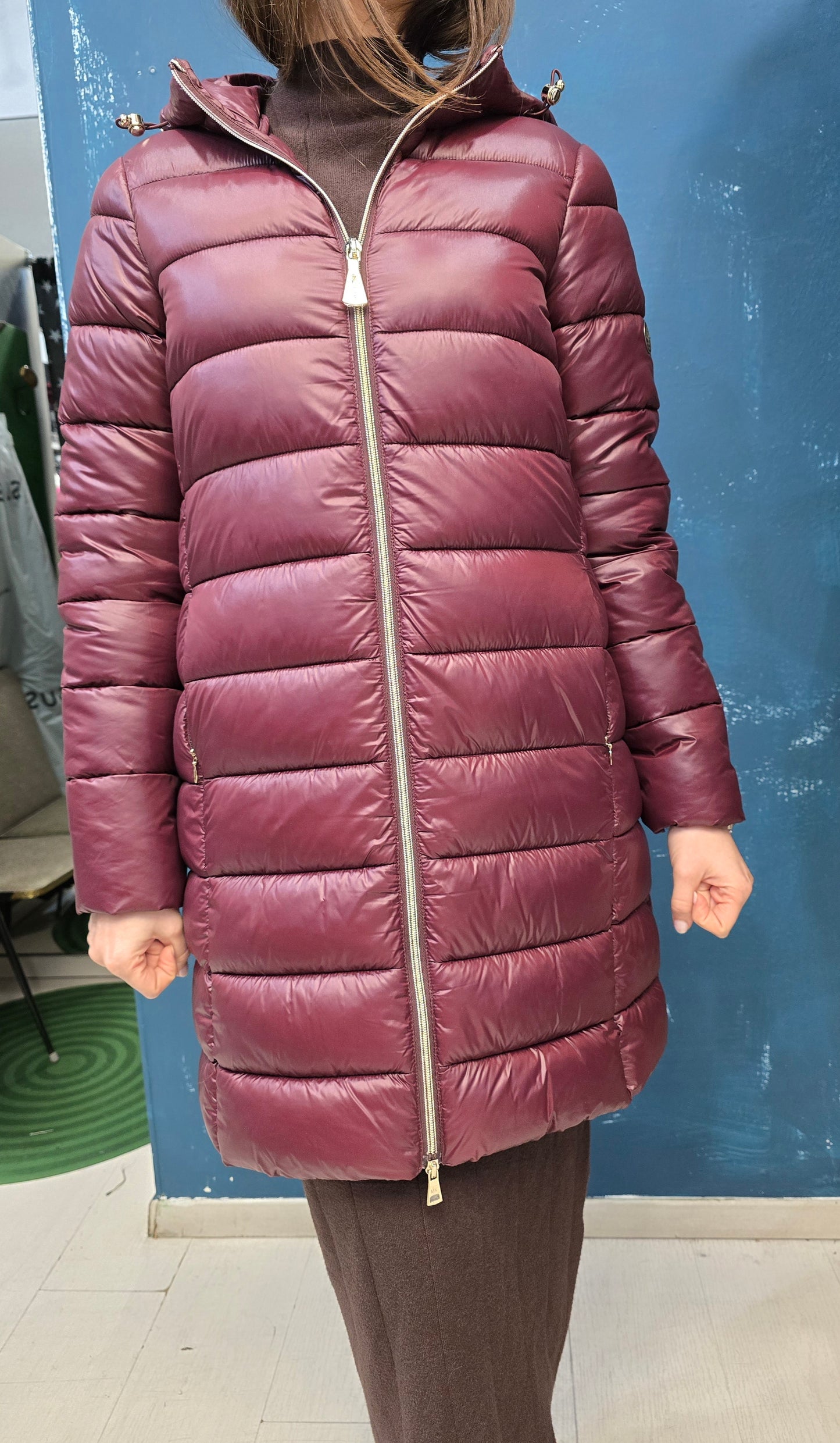 Piumino Ecologico Cappuccio Taglio Avvitato Ginocchio Zip Doppio Cursore