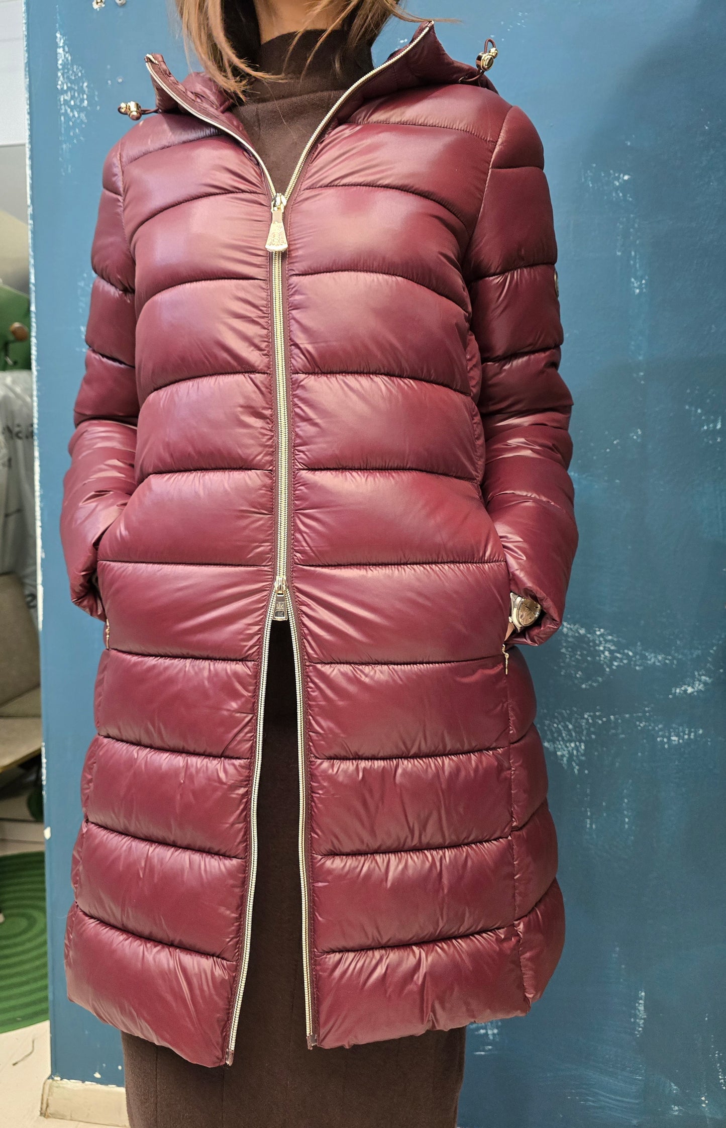 Piumino Ecologico Cappuccio Taglio Avvitato Ginocchio Zip Doppio Cursore