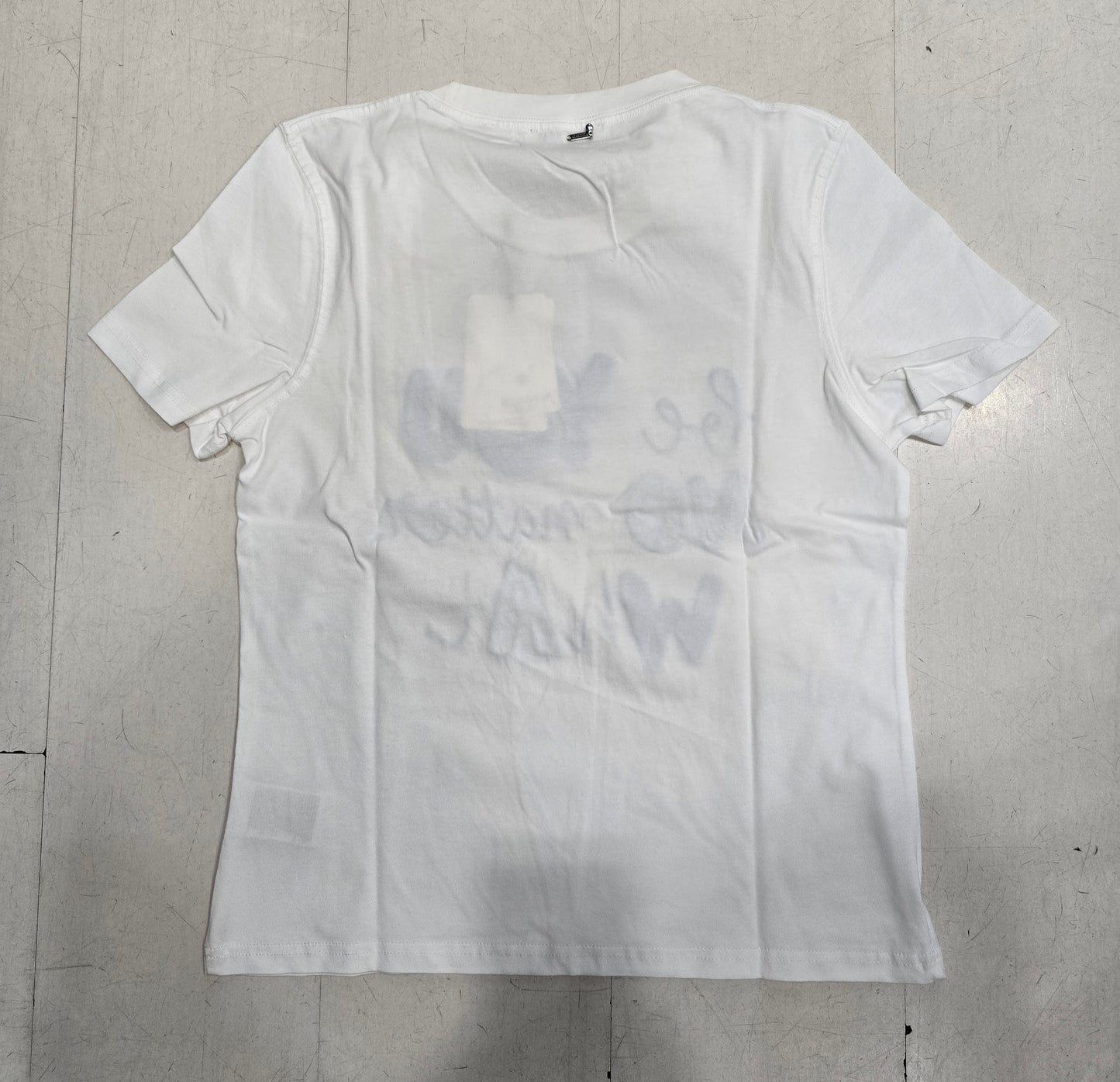 T-Shirt Paricollo Scritta Rilievo