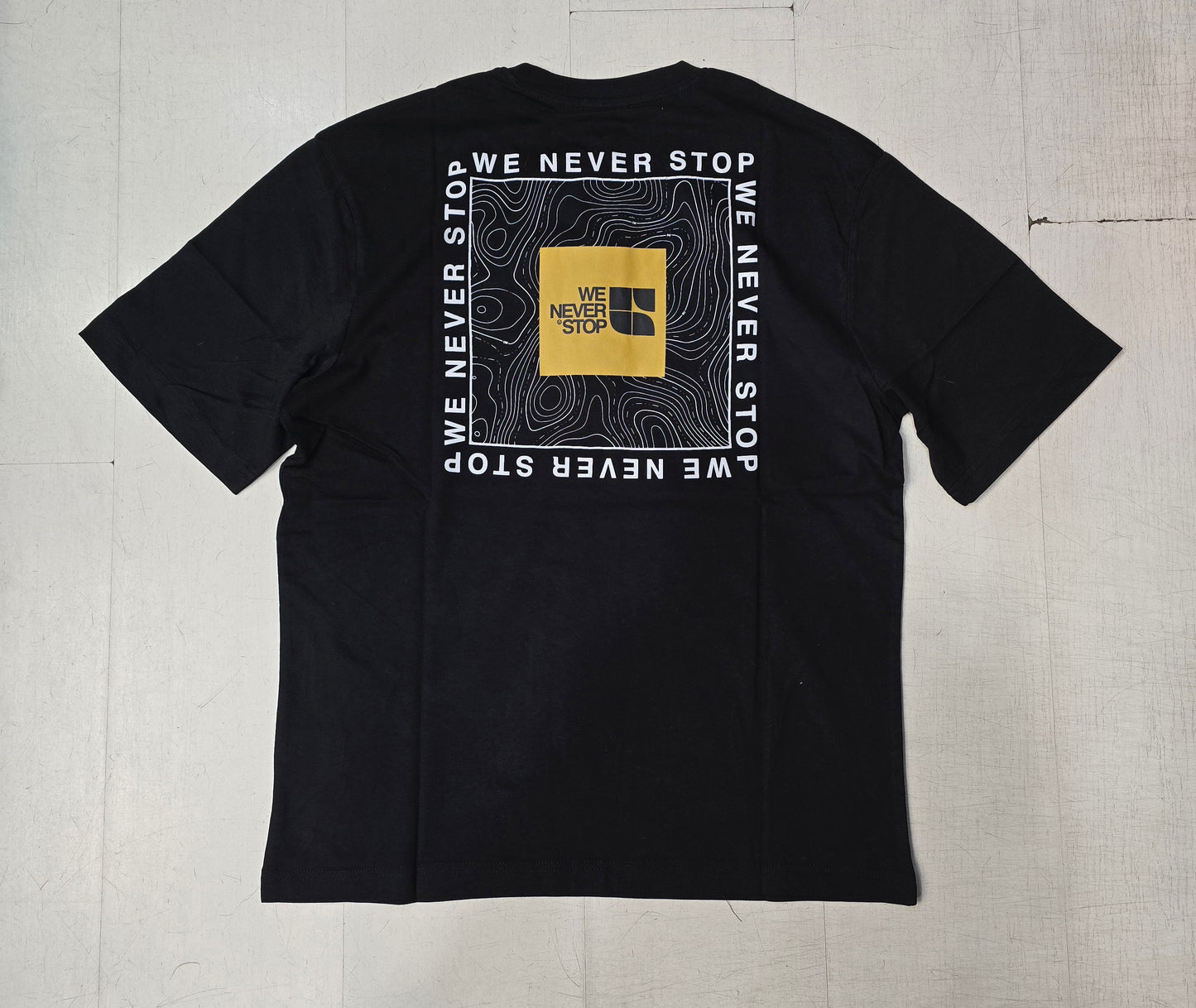 T-Shirt Uomo Paricollo Stampa Dietro