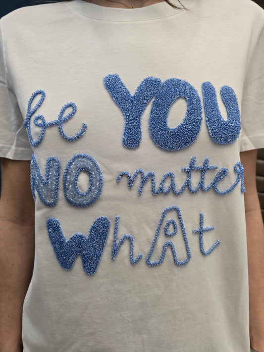 T-Shirt Paricollo Scritta Rilievo