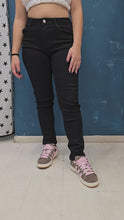 Carica e avvia il video nel visualizzatore di galleria, Jeans skinny
