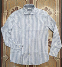 Carica l&#39;immagine nel visualizzatore di Gallery, Camicia
